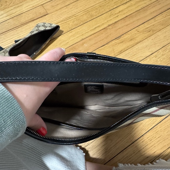Burberry Women's Black and Cream Plaid Shoulder Bag - Picture 3 of 4